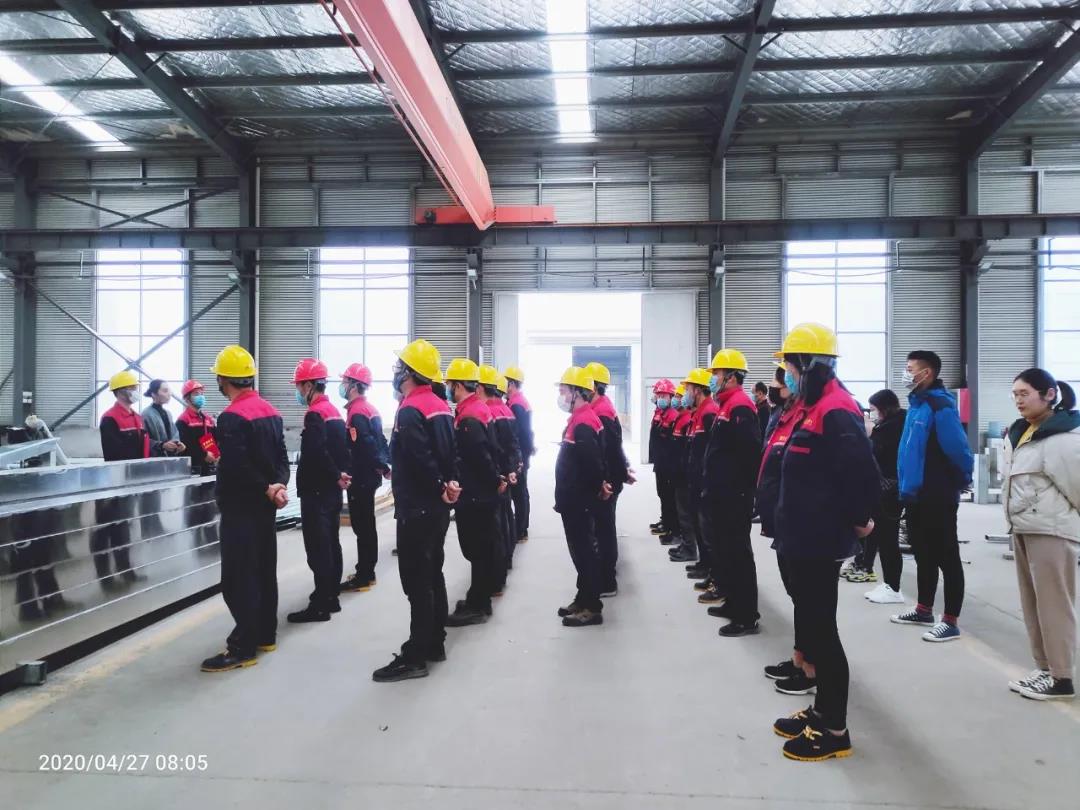 榮大公交候車(chē)亭廠(chǎng)家榮譽(yù)表彰例會(huì )配圖二