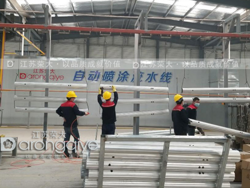 公交候車(chē)亭廠(chǎng)家噴塑流水線(xiàn)原來(lái)長(cháng)這樣配圖一