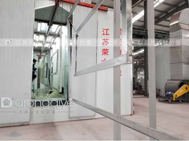 公交候車(chē)亭廠(chǎng)家噴塑流水線(xiàn)原來(lái)長(cháng)這樣配圖二