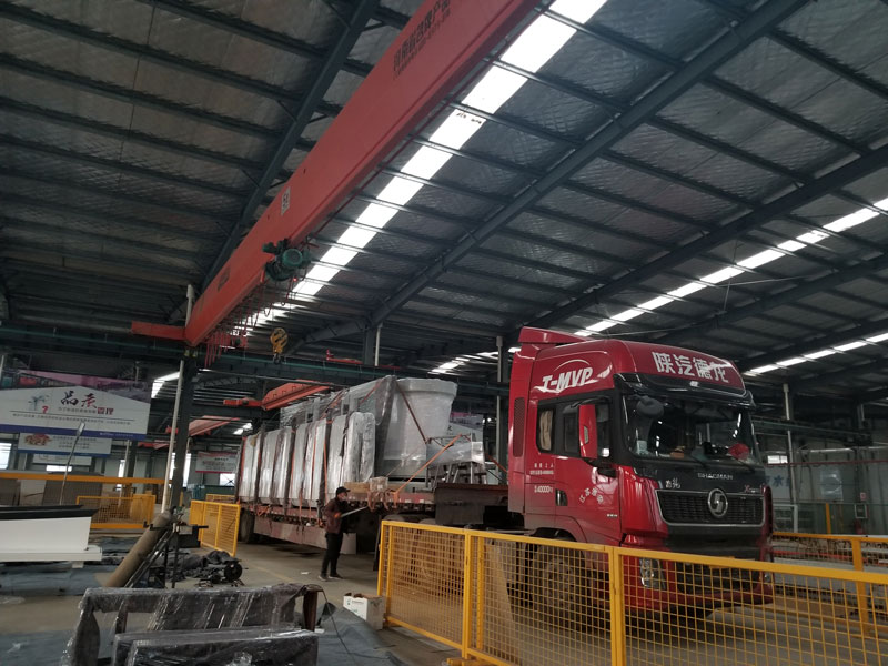 榮大候車(chē)亭廠(chǎng)家發(fā)往湖南的公交候車(chē)亭發(fā)貨案例