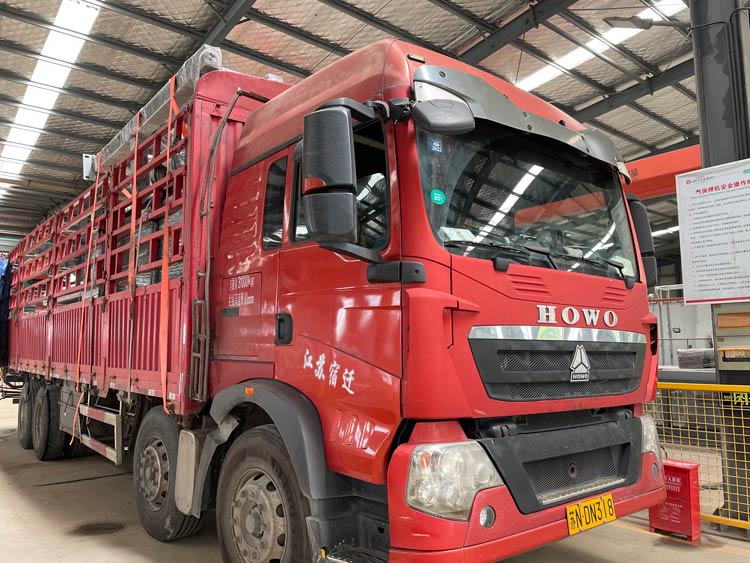 榮大供應鹽城現代公交候車(chē)亭第八批發(fā)貨