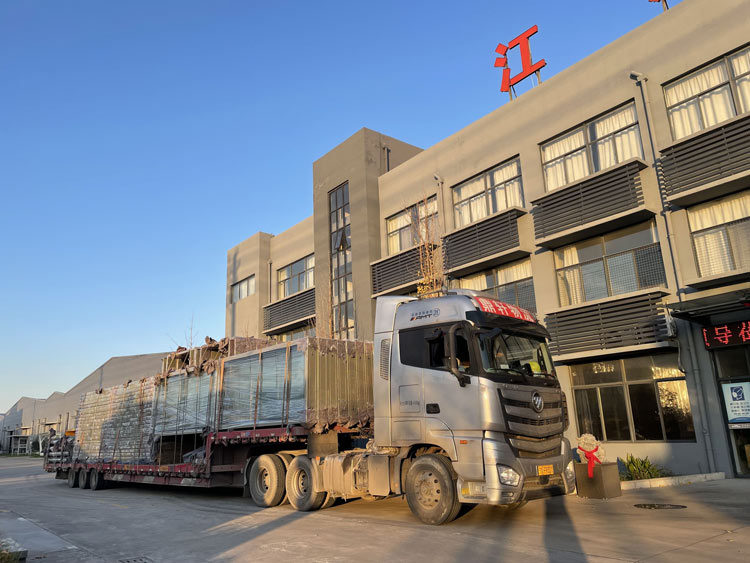 第三批公交站臺候車(chē)亭發(fā)貨案例