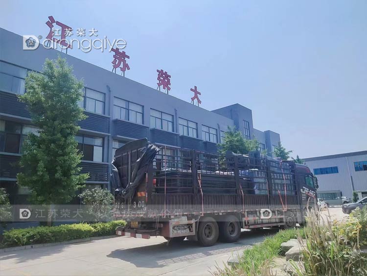 江蘇榮大智能公交站臺三車(chē)齊發(fā)配圖二