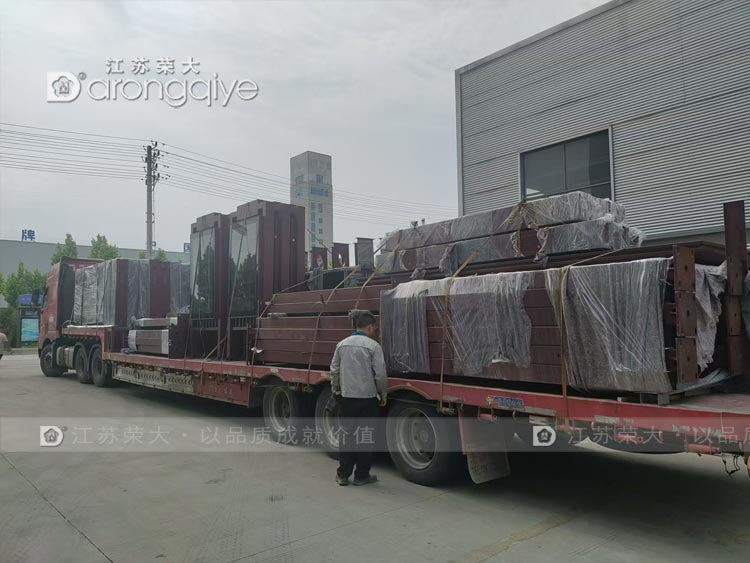 山東智能候車(chē)亭迎來(lái)第十四批發(fā)貨，江蘇榮大再顯制造實(shí)力